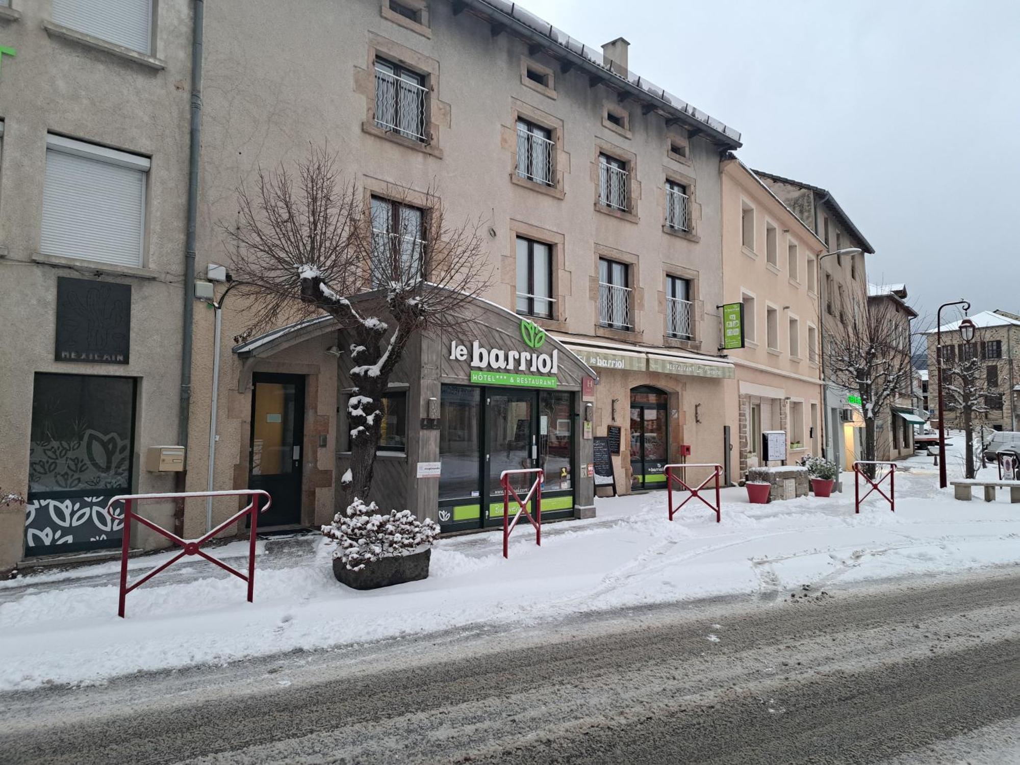 Le Barriol Otel Saint-Julien-Chapteuil Dış mekan fotoğraf